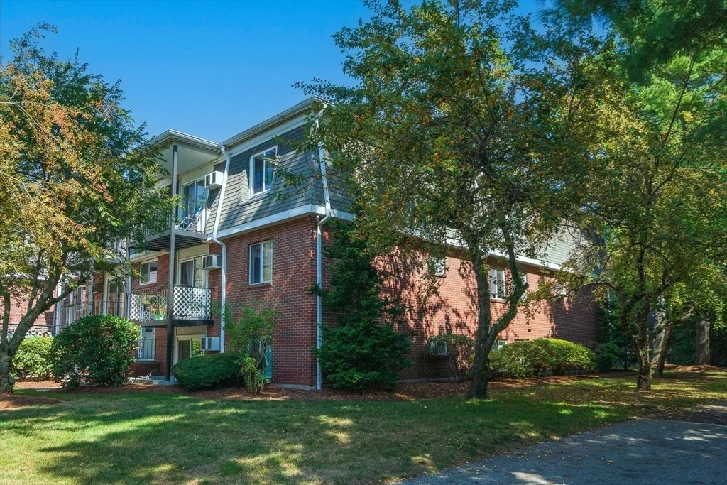 Photo of Unit 405 at 80 Walnut Street