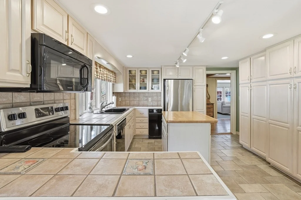 Photo of 20 Brunnell Avenue