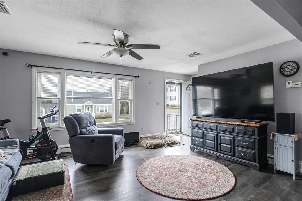 Photo of 121 Old Meadow Rd
