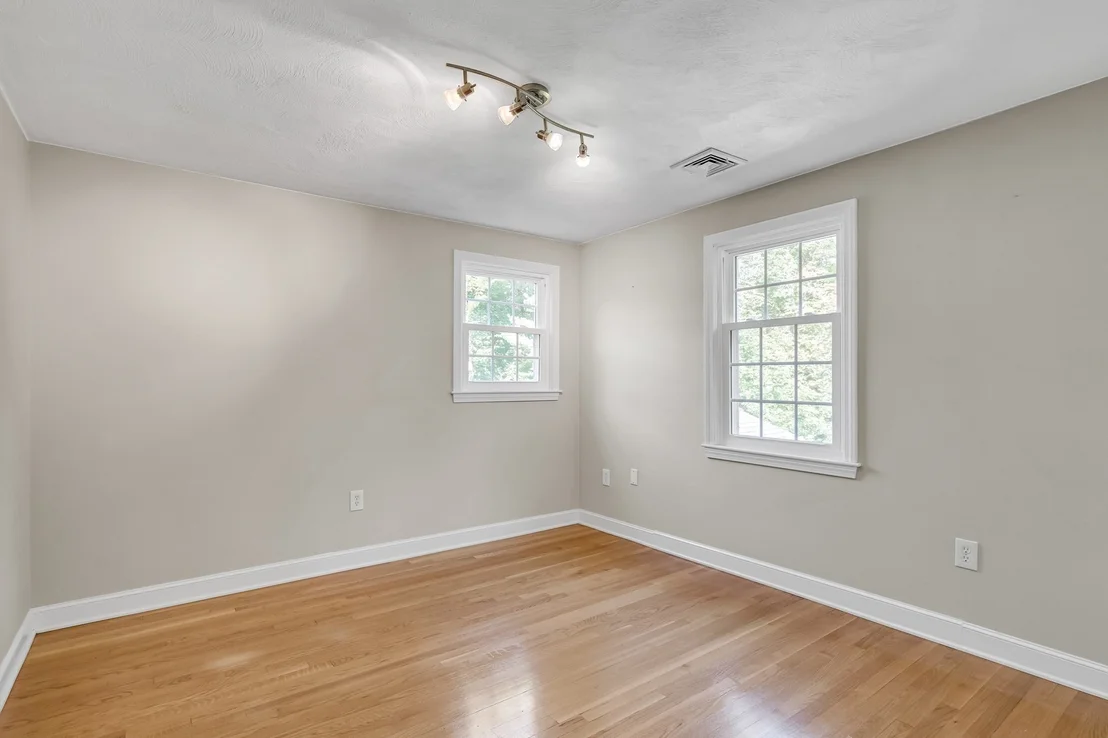 Photo of 8 Barry Dr