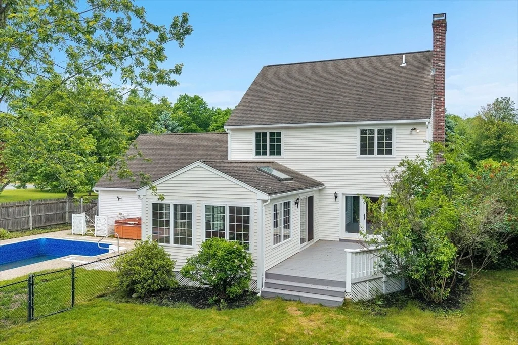 Photo of 4 Meadow Dr