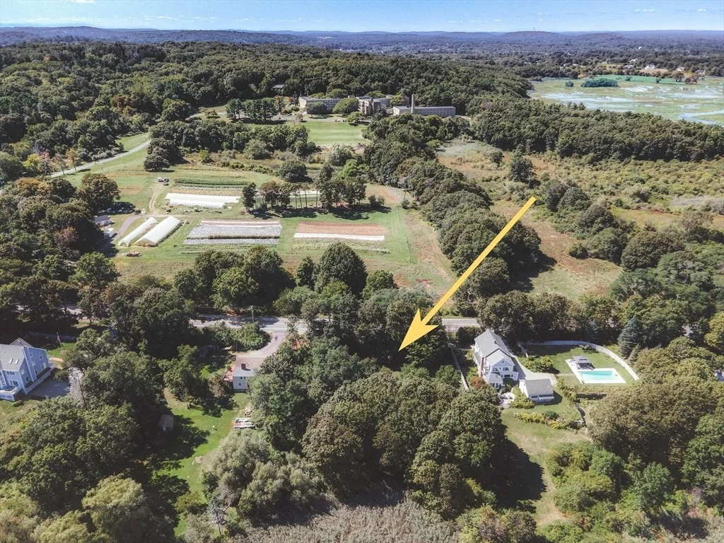 Photo of 23 Jeffreys Neck Rd