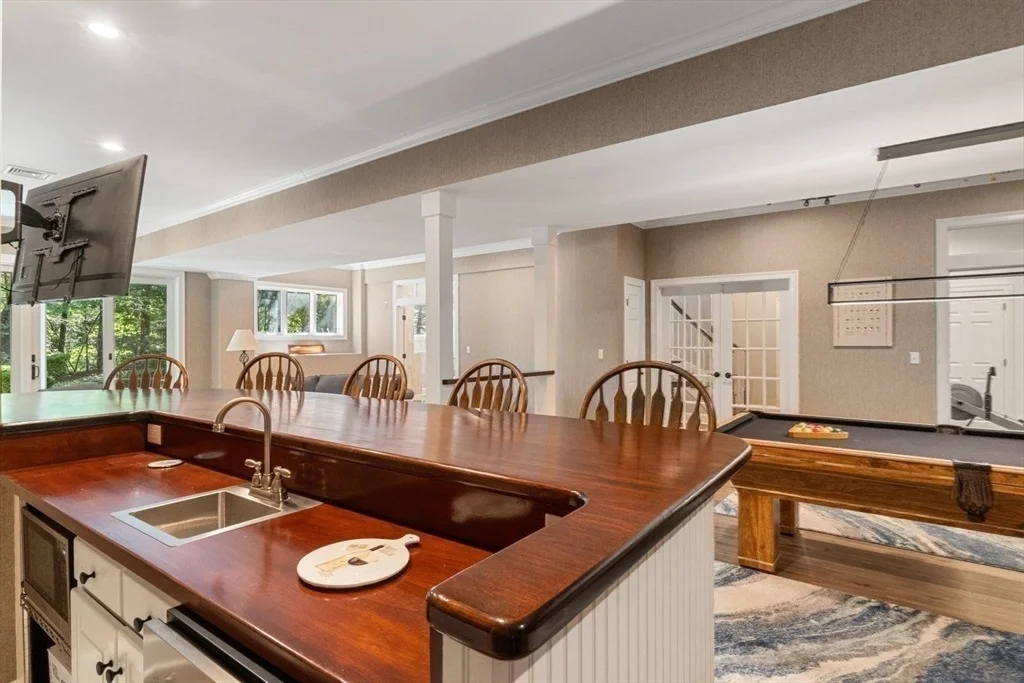 Photo of 10 Hawk Hill Ln