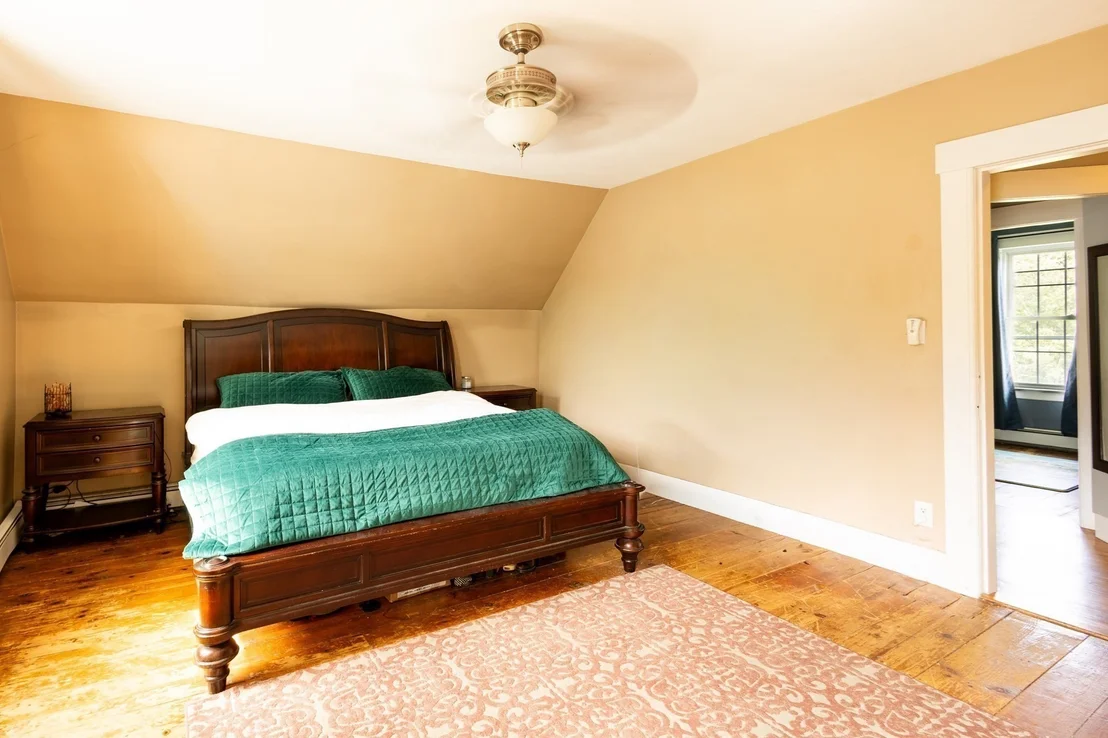 Photo of 147 W Broadway