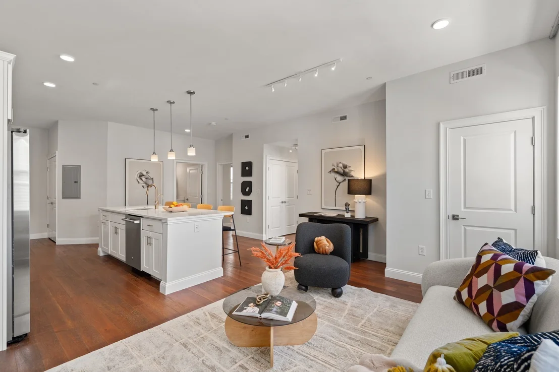 Photo of Unit 310 at 170 W Broadway