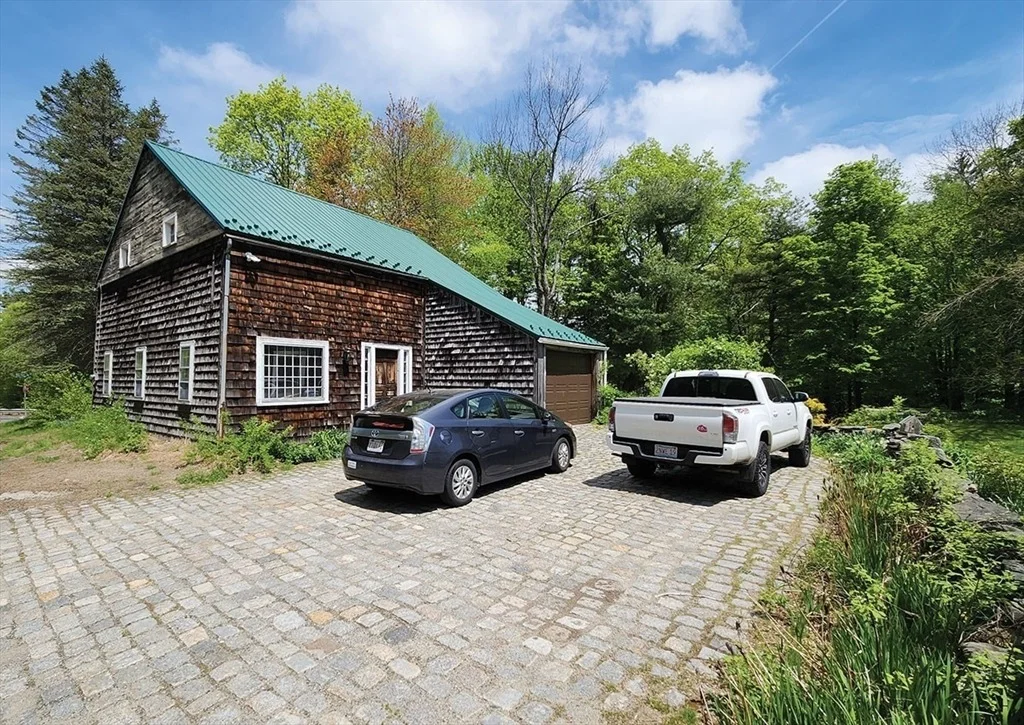 Photo of 164 Worcester Rd