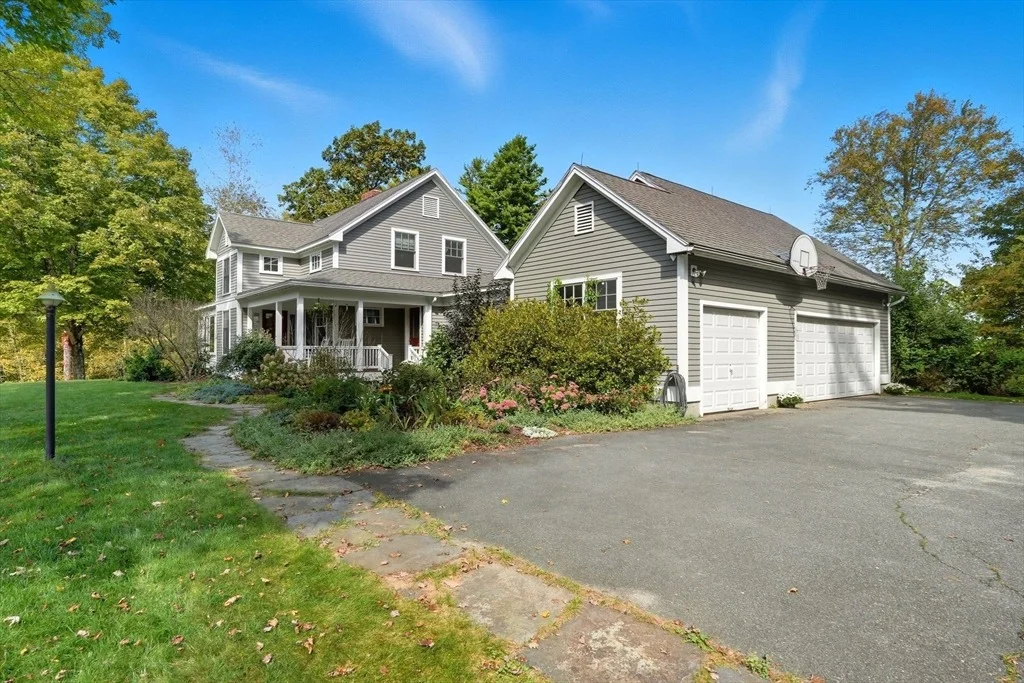 Photo of 901 Roaring Brook Road