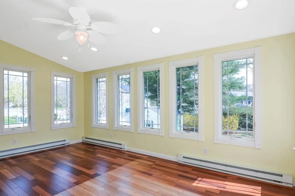 Photo of 34 Laura Ln
