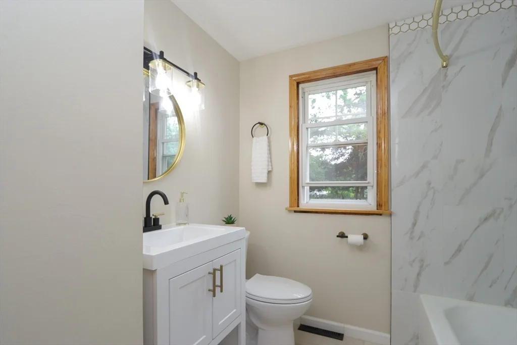 Photo of 127 Gelinas Dr