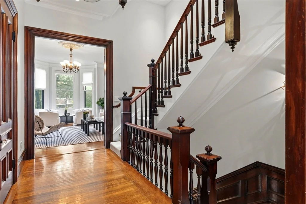 Photo of 321 Beacon Street