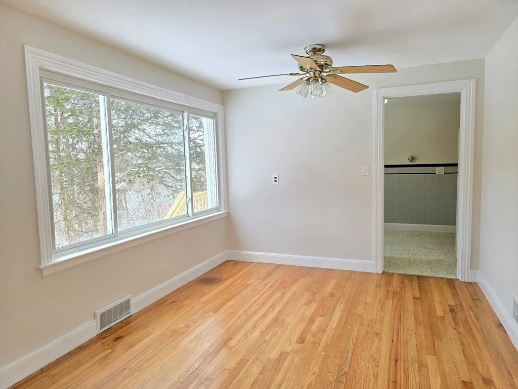 Photo of 37 Riverview Dr