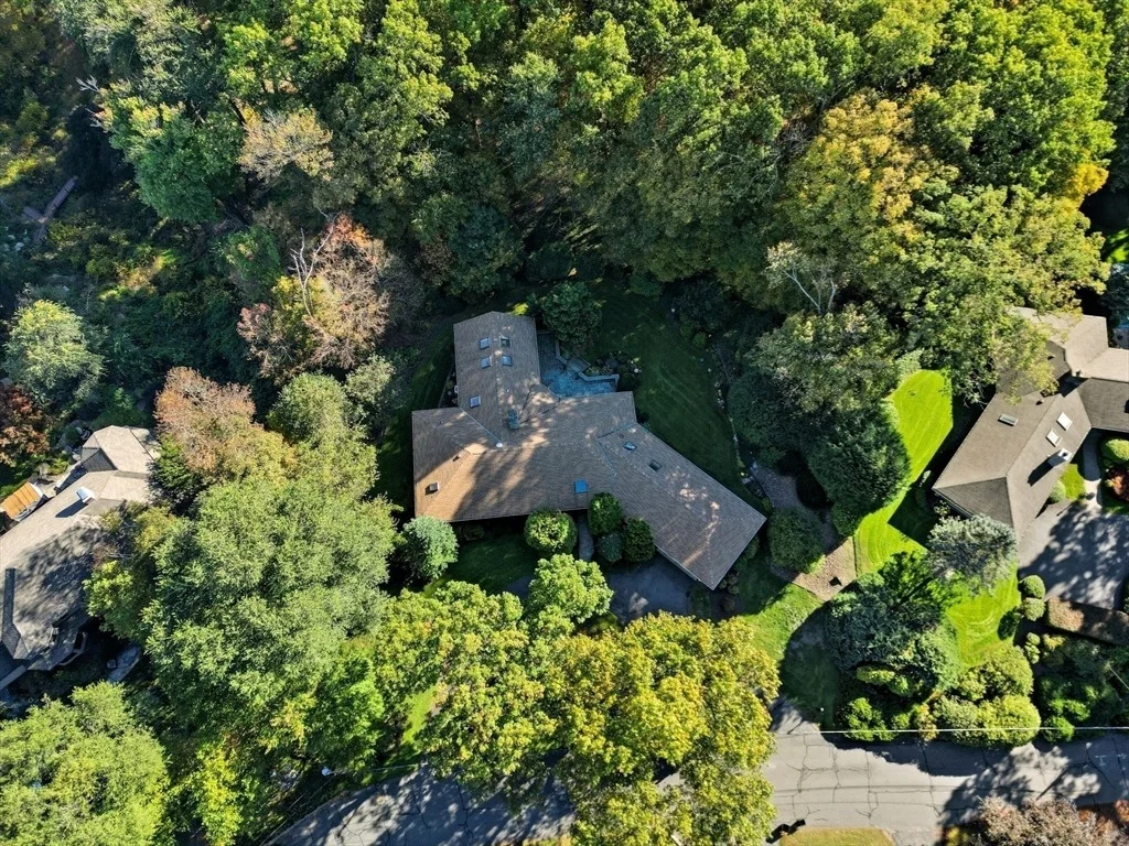 Photo of 182 Crestview Cir