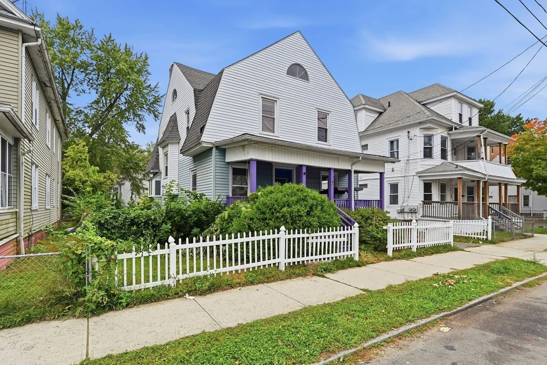 Photo of 54 Commonwealth Ave