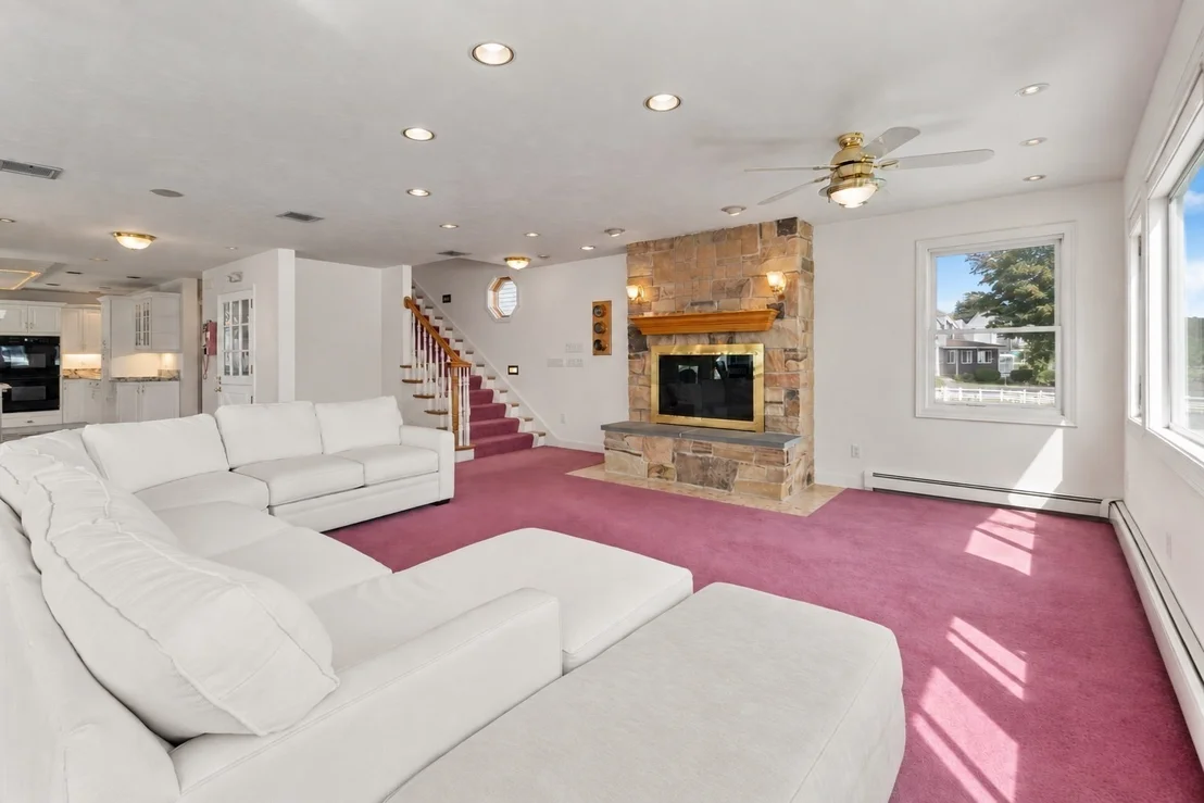 Photo of 125 Edgewater Drive