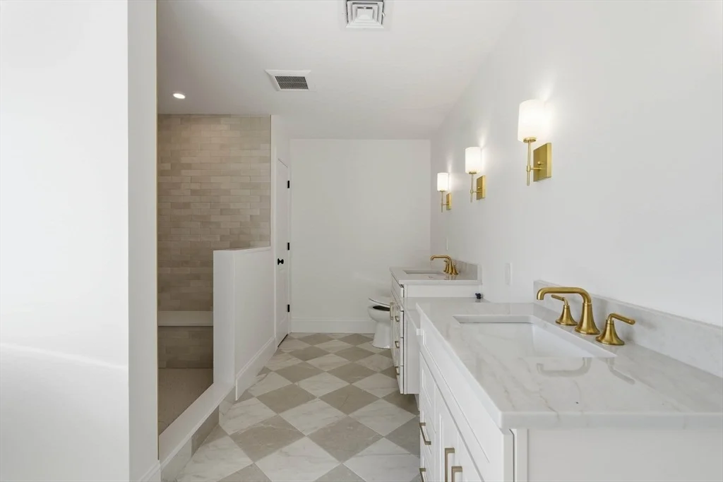 Photo of 16 Couture Way