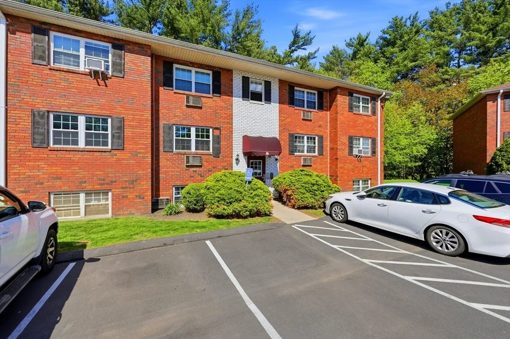 Photo of Unit C at 8 Maple Crest Cir