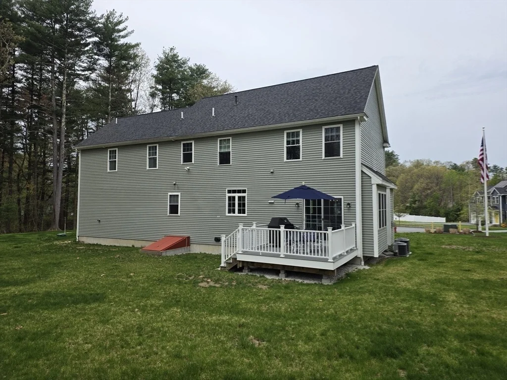 Photo of 10 Wisteria Ln