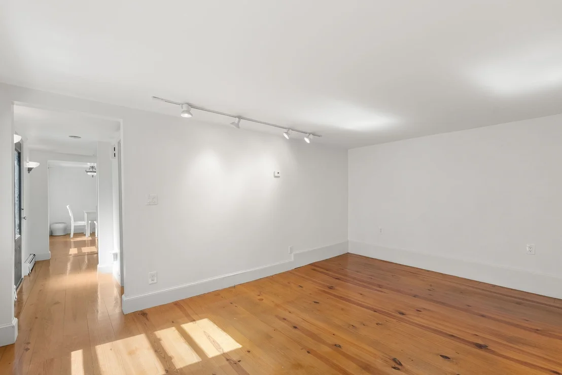 Photo of 8 Lewis Court