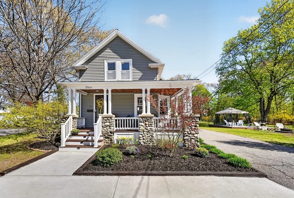 Photo of 4 Lakeside Drive