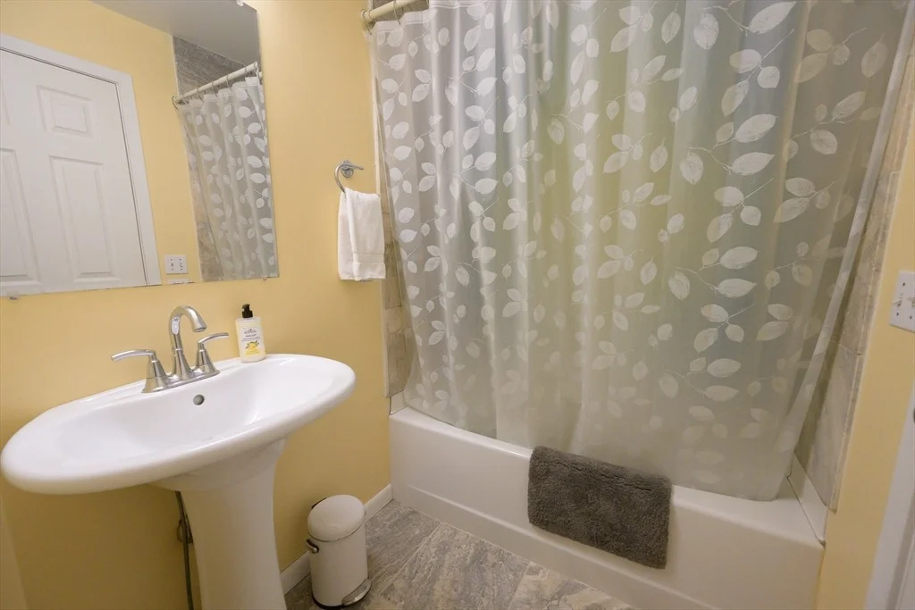 Photo of 39 Dennis Dr