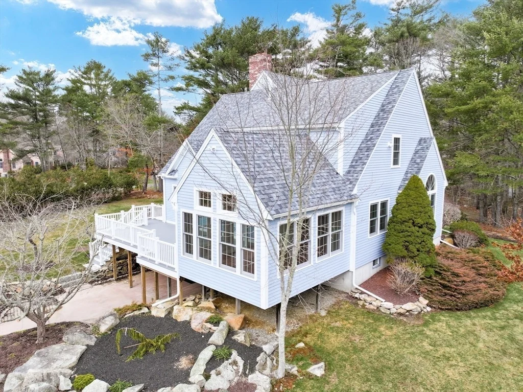 Photo of 2 Fieldstone Dr