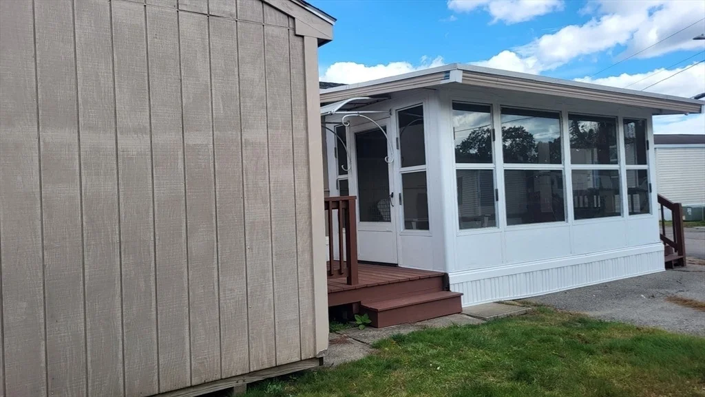 Photo of Unit 107 at 557 Southwest Cutoff