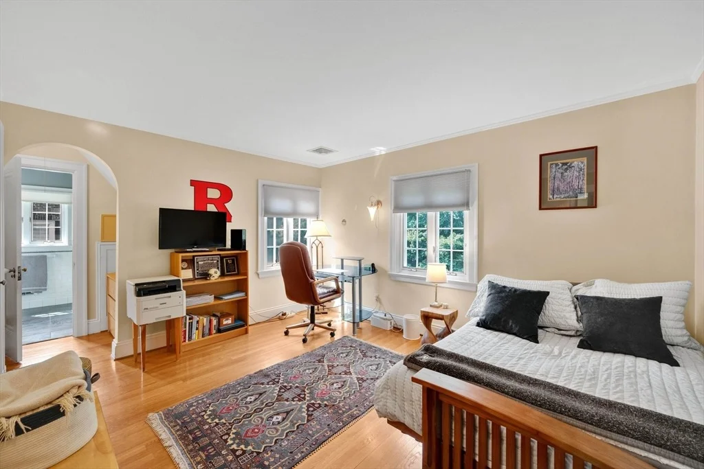 Photo of 44 Meadowbrook Rd