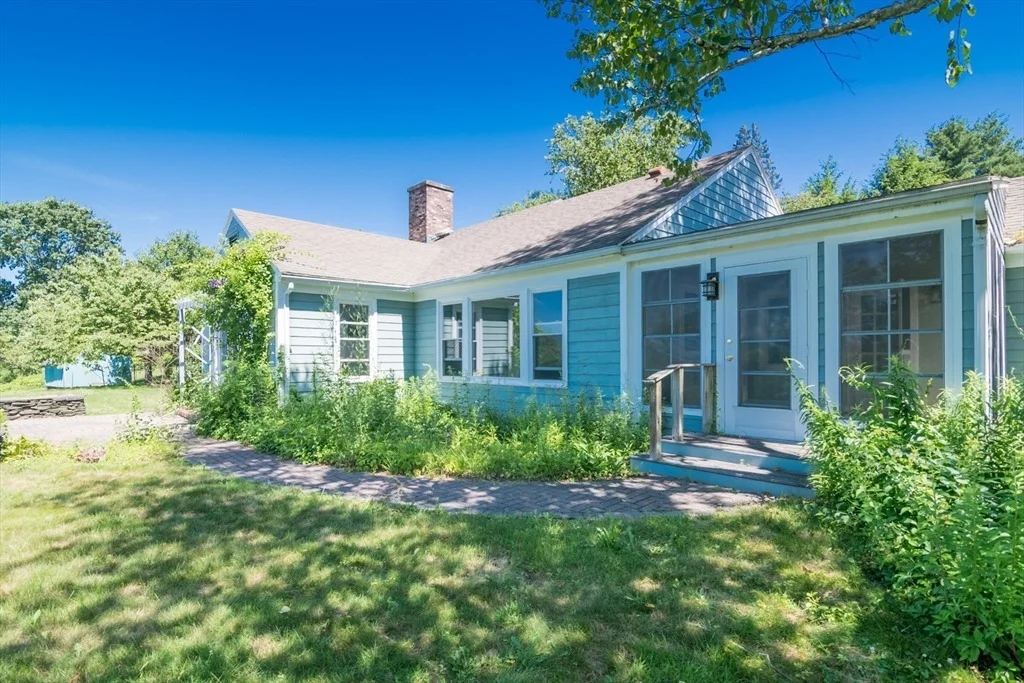 Photo of 53 Iduna Ln