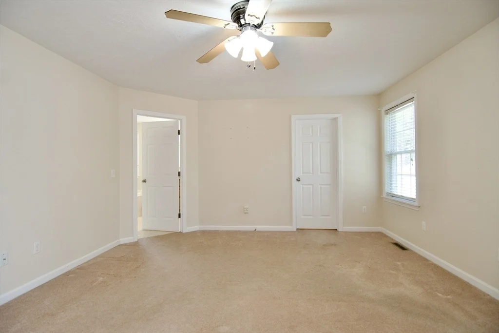 Photo of 114 Barrington Dr
