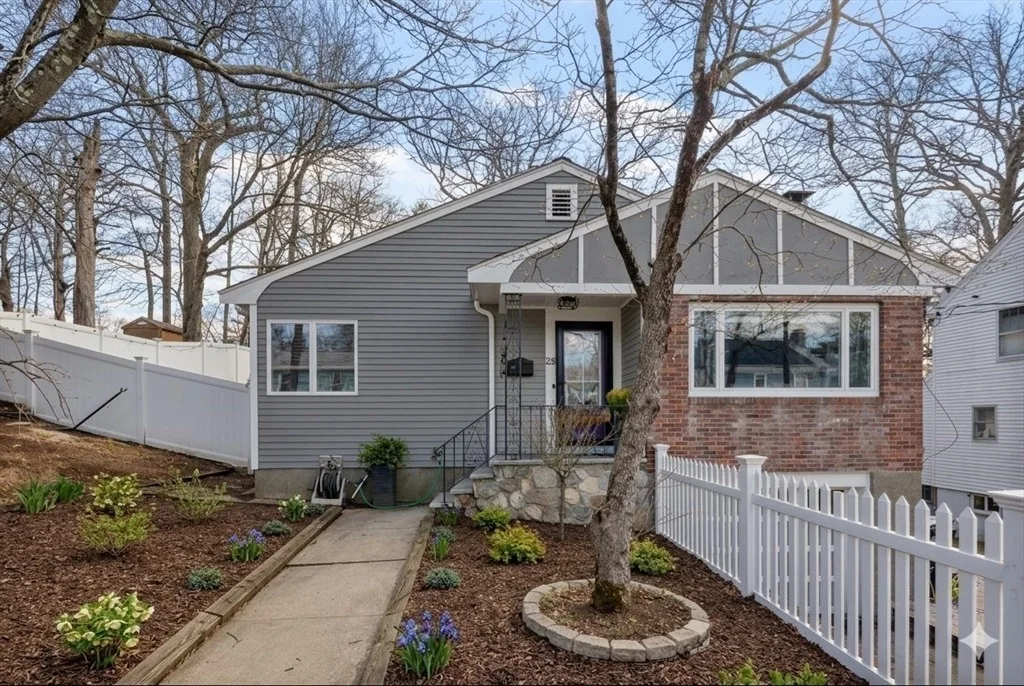 Photo of 25 Clearwater Rd