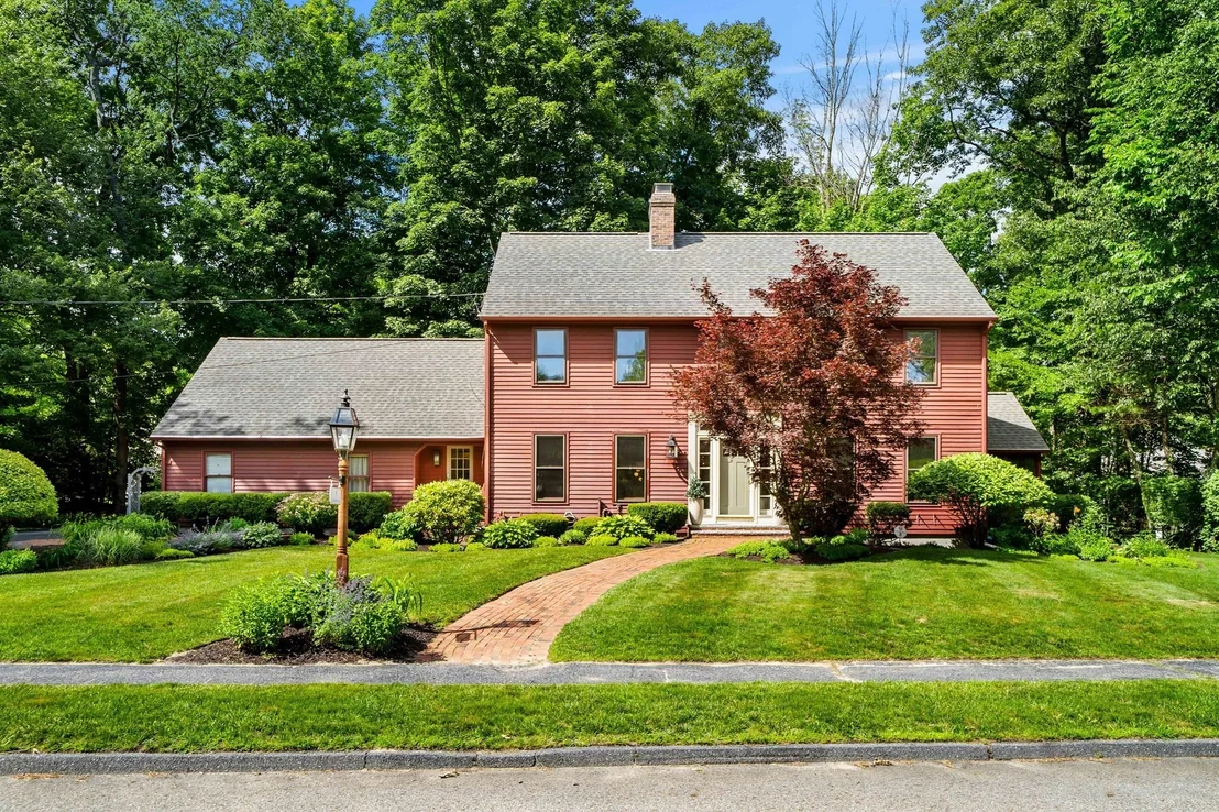 Photo of 6 Lexington Cir