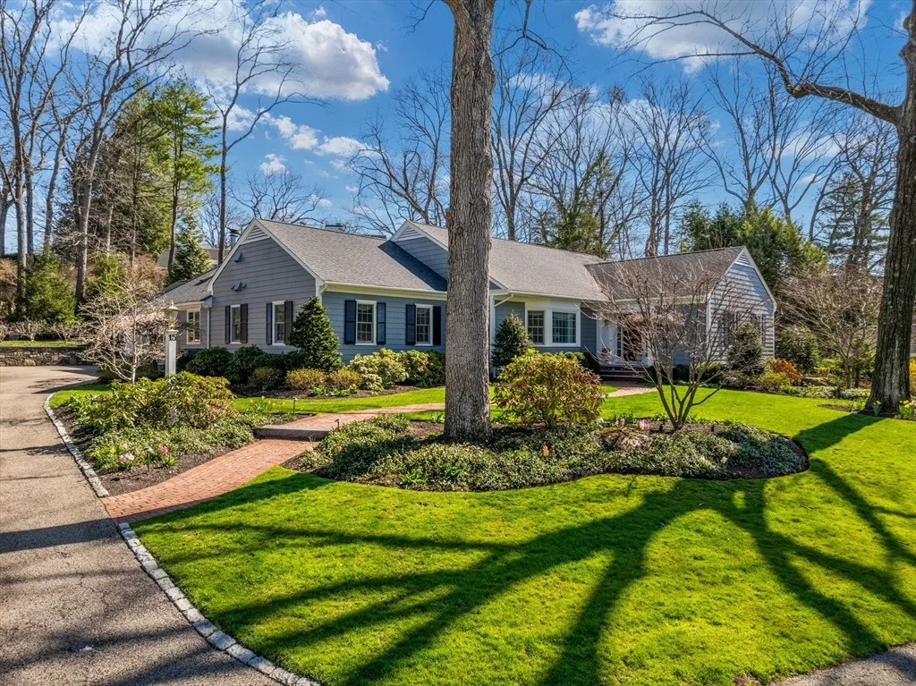 Photo of 15 Barnstable Rd