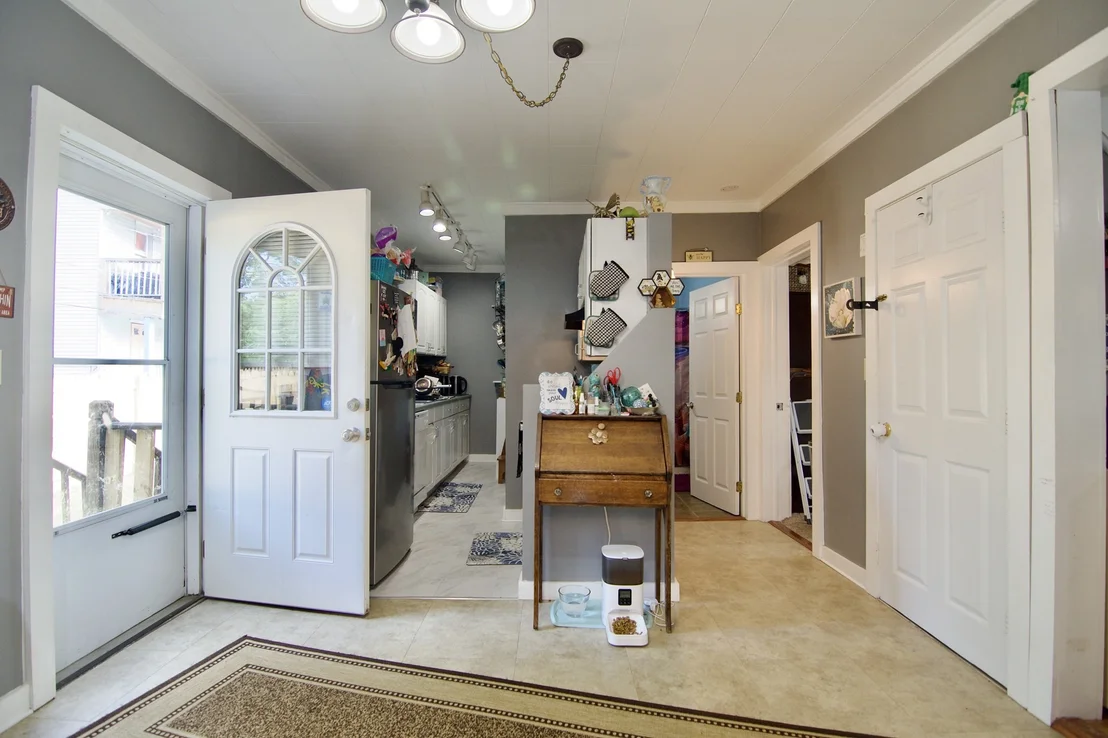 Photo of 35 Thayer Ave