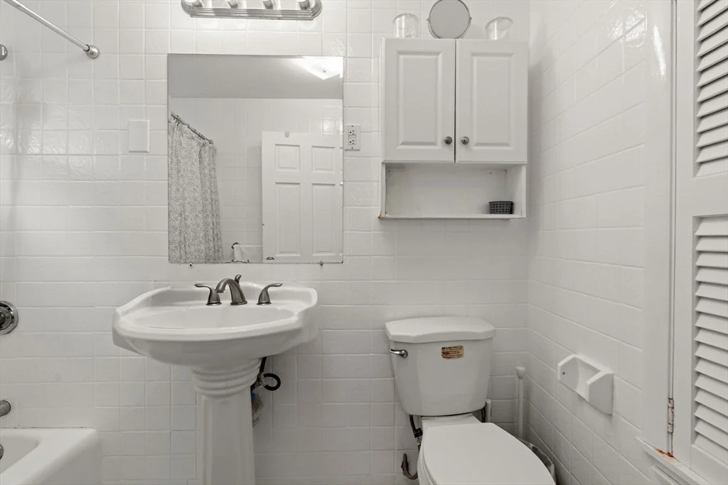 Photo of 48R Tappan Pl