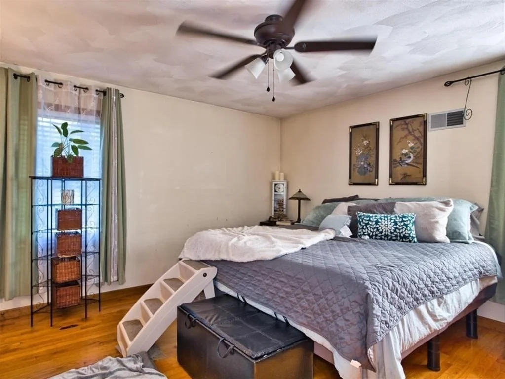 Photo of 555 Harbor View Blvd