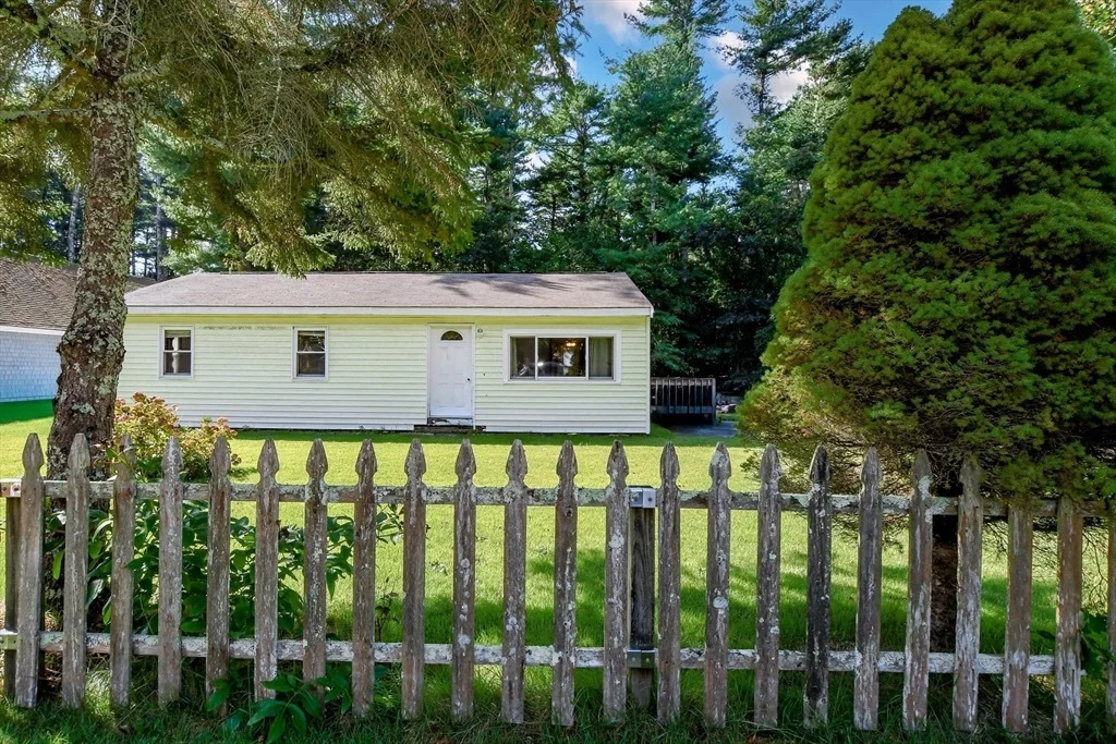 Photo of 9 White Pine Ave