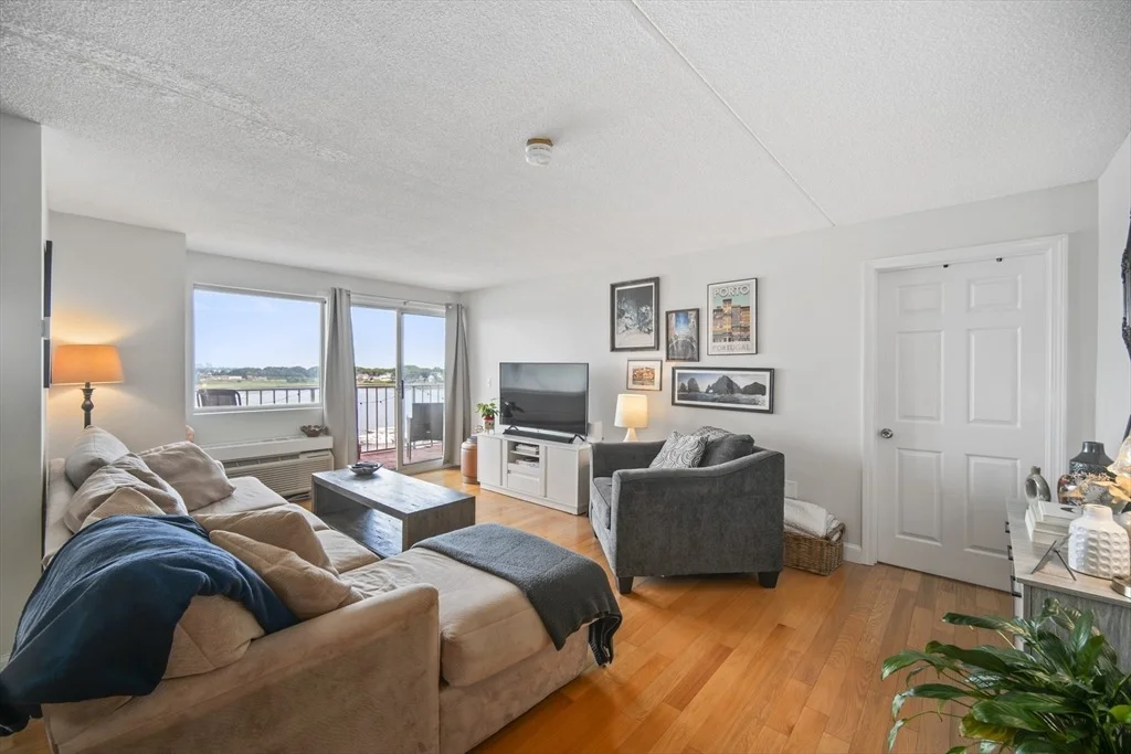 Photo of Unit 708 at 200 Cove Way
