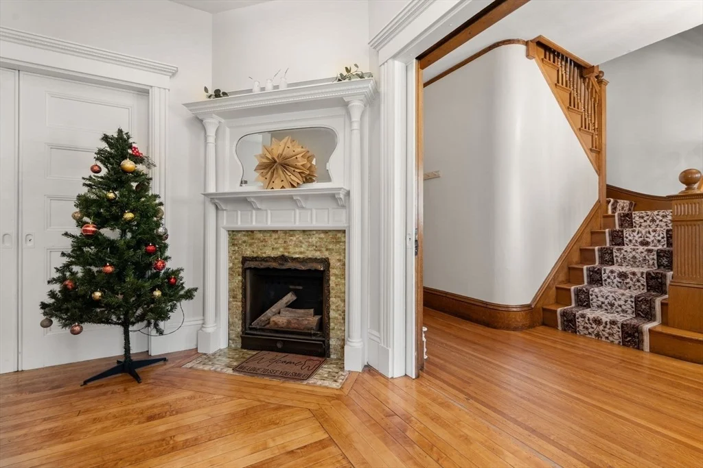 Photo of 826 Broadway