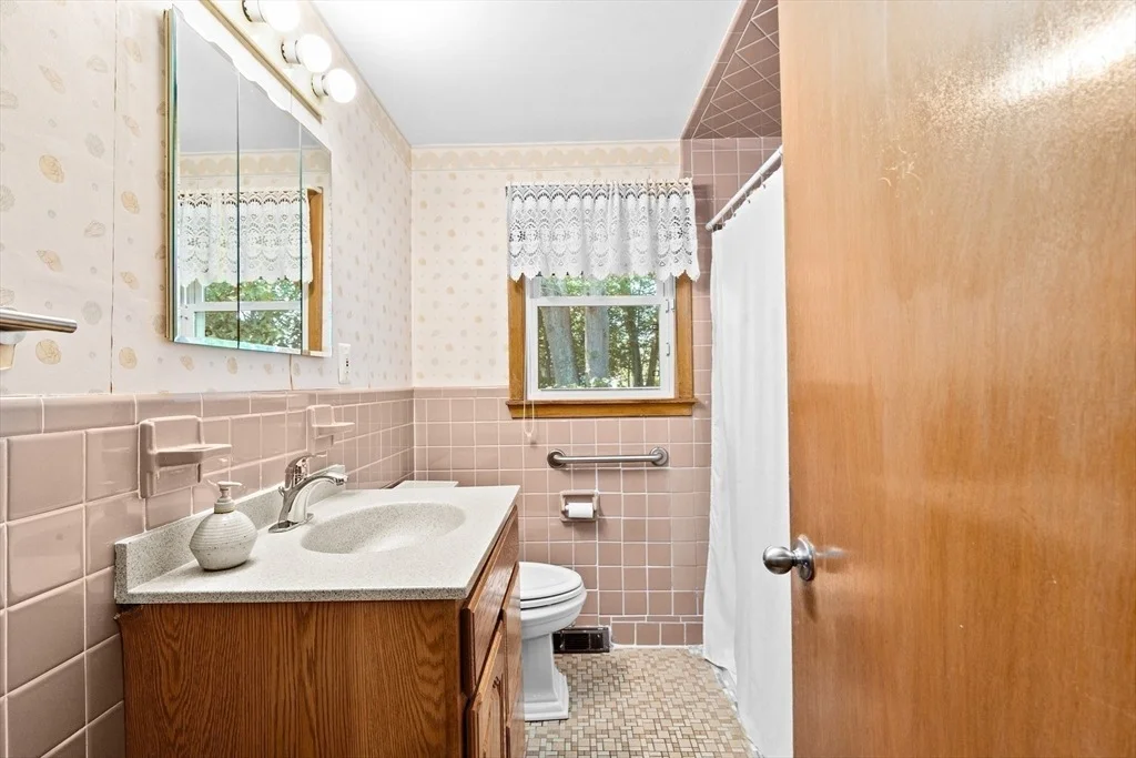 Photo of 16 Niles Rd