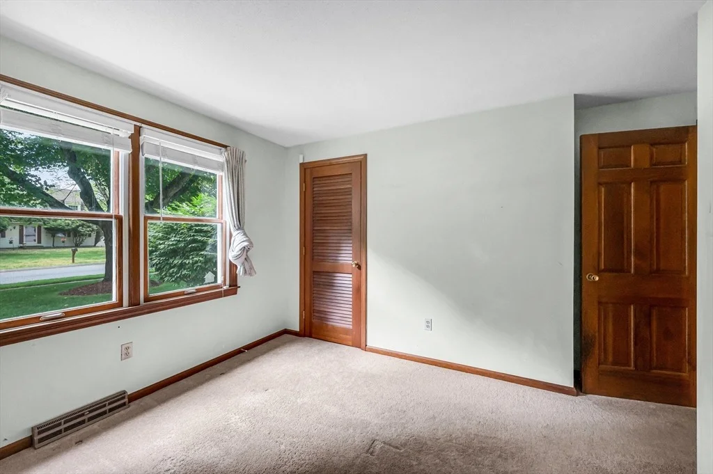 Photo of 52 Wellesley Dr