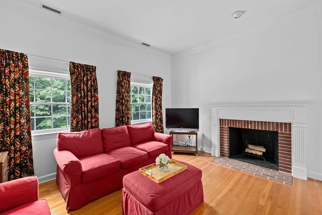 Photo of 105 East St