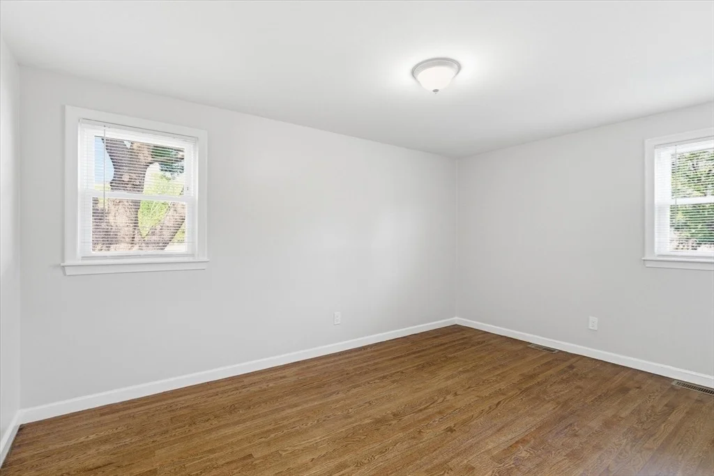 Photo of 60 Pond Ln