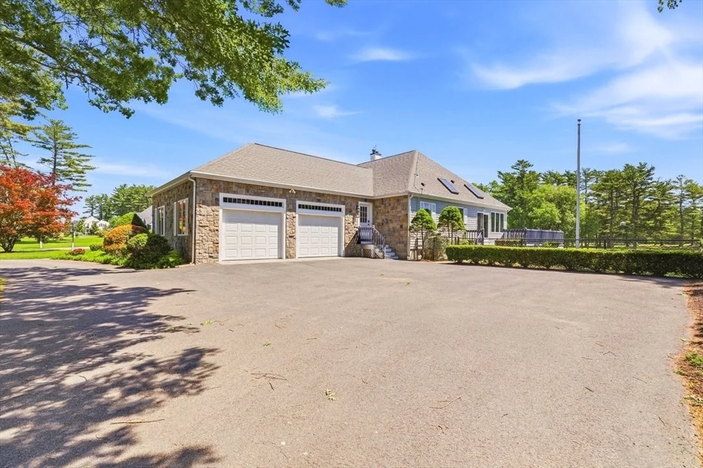 Photo of 139 Fairway Dr