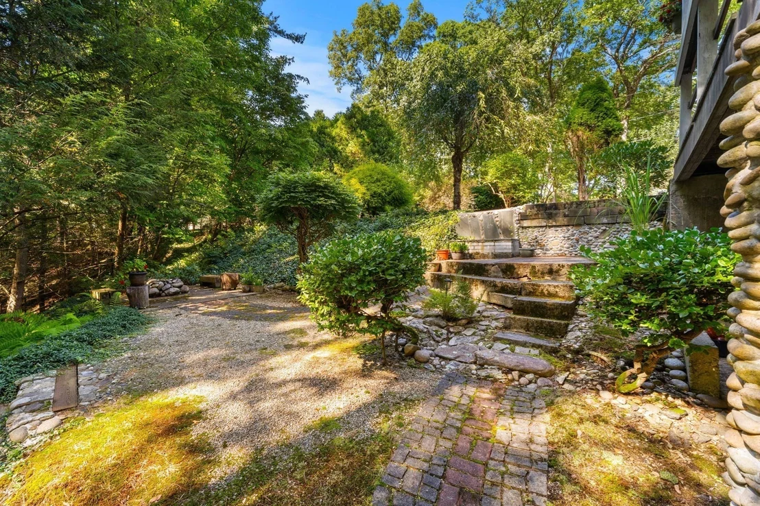Photo of 64 Lakeside Dr