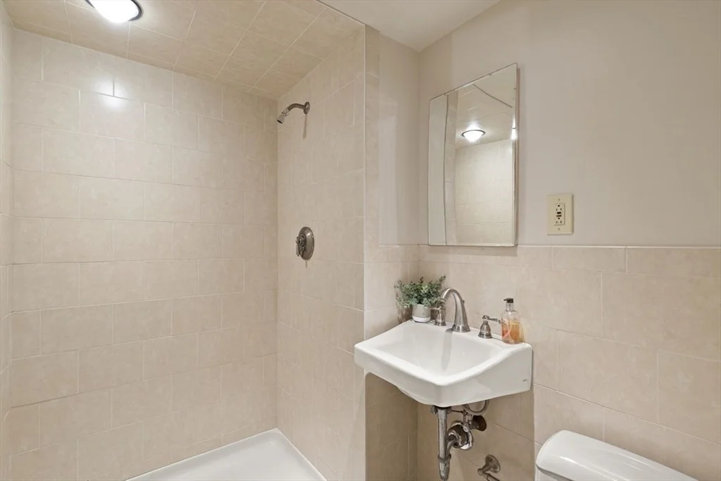 Photo of 76 Walnut St