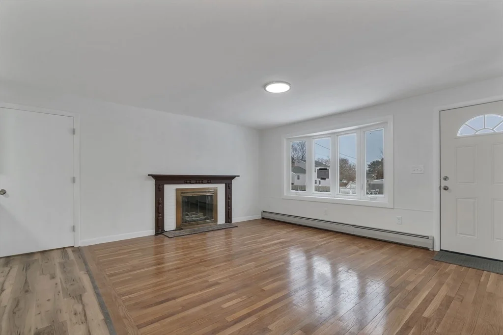 Photo of 11 Hawthorne Dr
