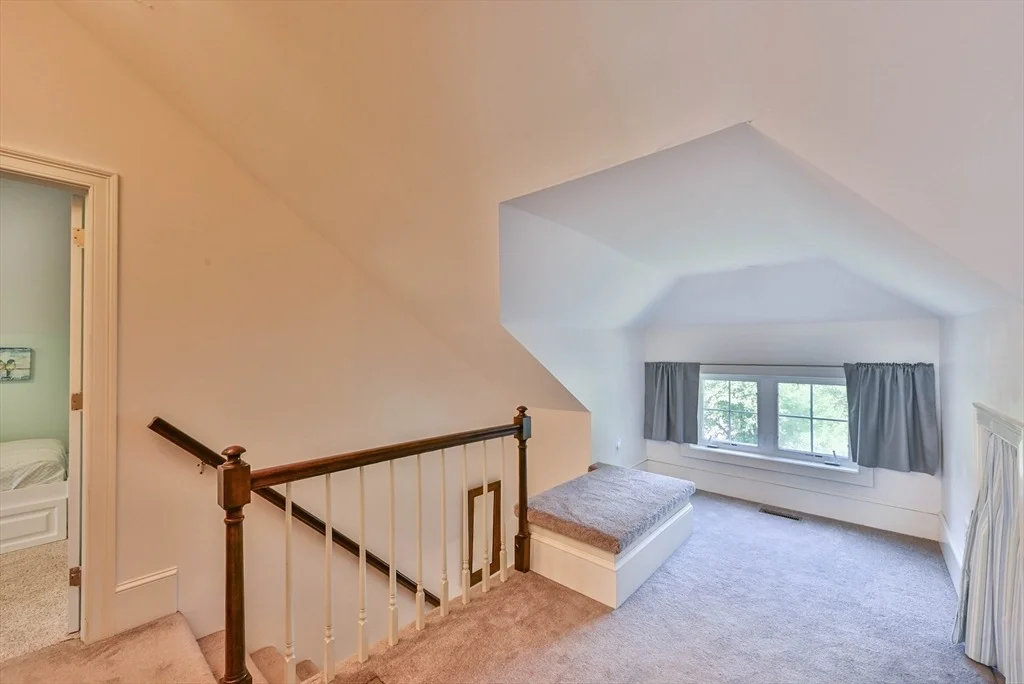 Photo of 261 Thompson Road