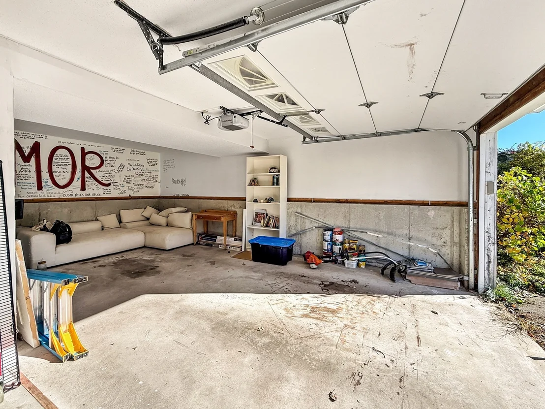 Photo of 23 Iona Ave