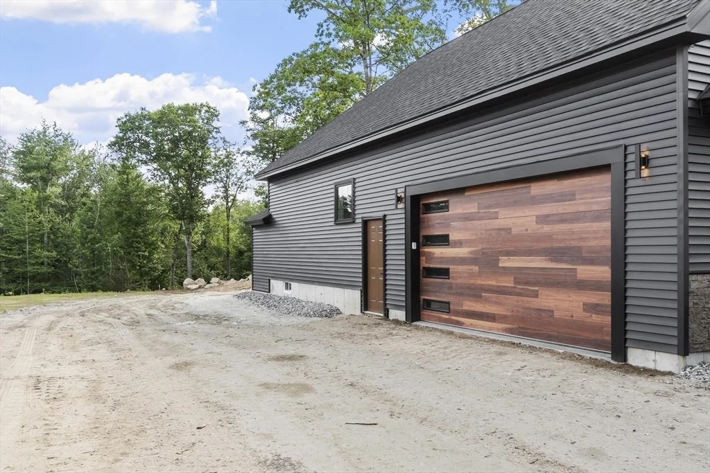 Photo of 275 State Rd