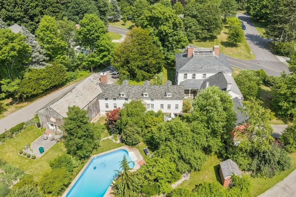 Photo of 194 Center Rd